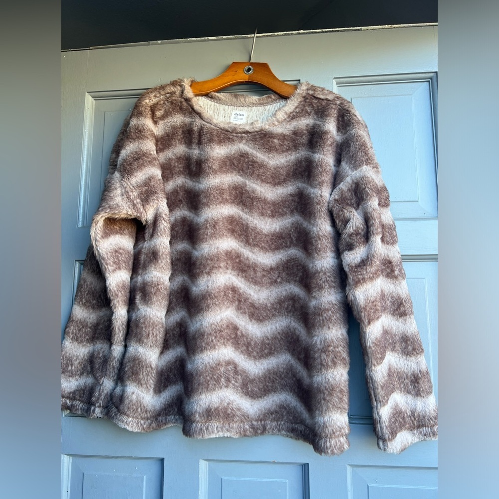 Dylan Tan Chevron‎ stripe vintage drop shoulder pullover size S (faux fur)